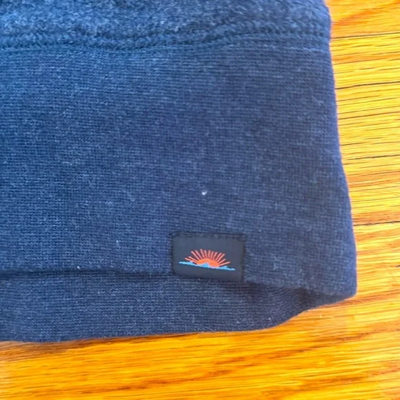 Faherty Blue Crewneck Sweater with Surfside Beach Graphic - Medium - Picture 6 of 8